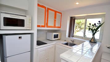 Comfort Studio, Ensuite | Private kitchen | Fridge, microwave, stovetop, espresso maker