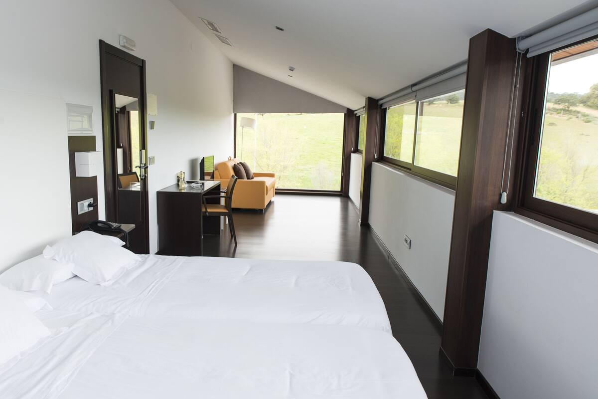 premium bedding, desk, soundproofing, cots/infant beds