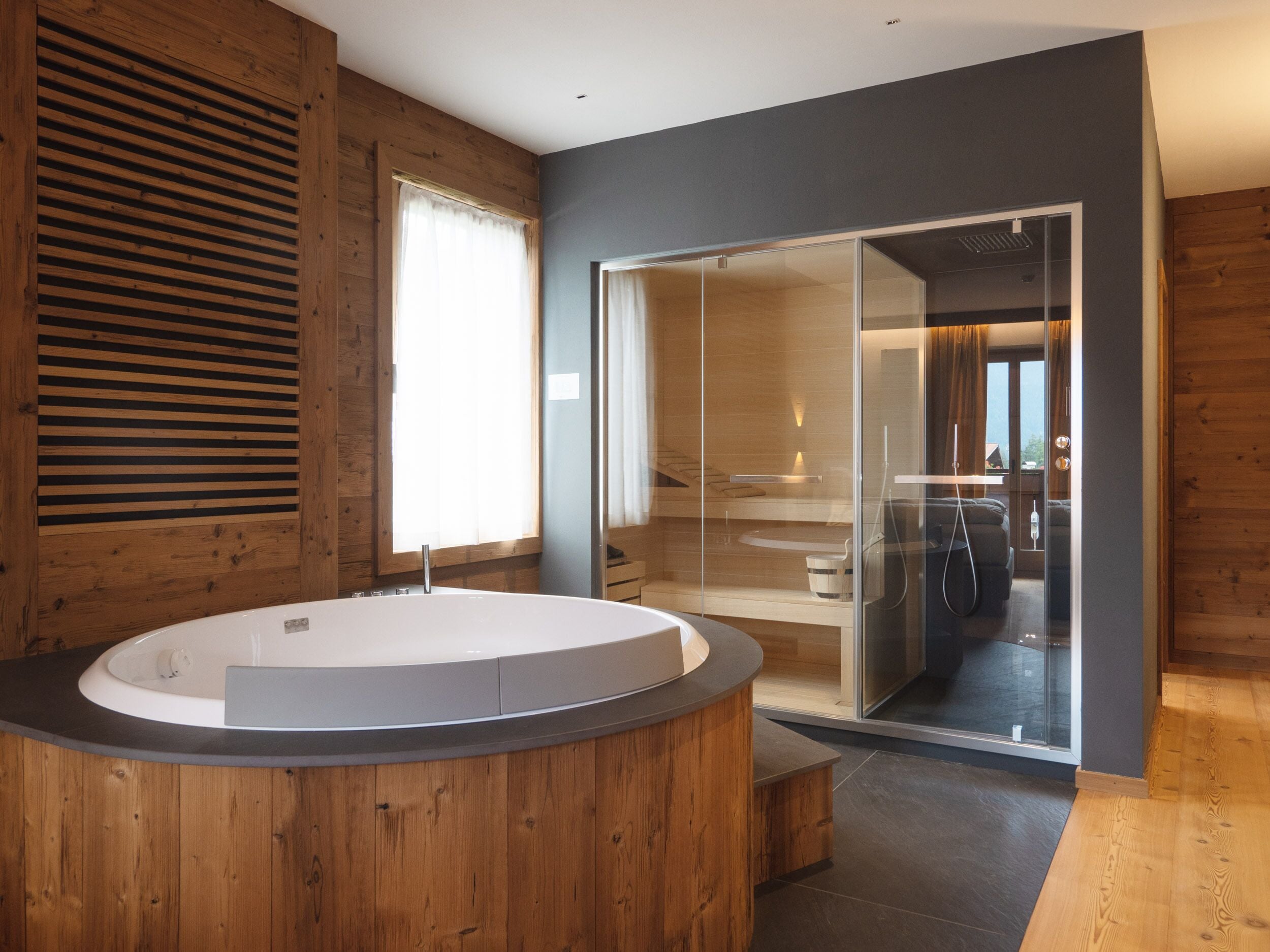 spa suite with jacuzzi and sauna | room amenity