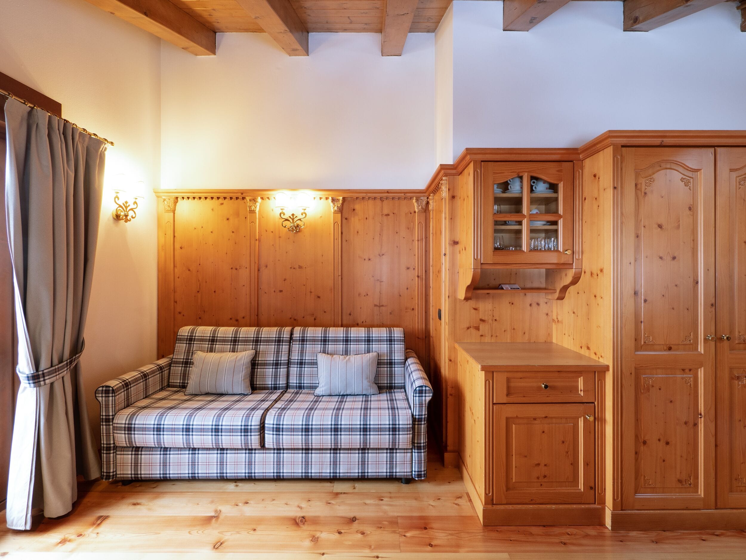 junior suite, mountain view | living area | 42-inch flat-screen tv with satellite channels, tv