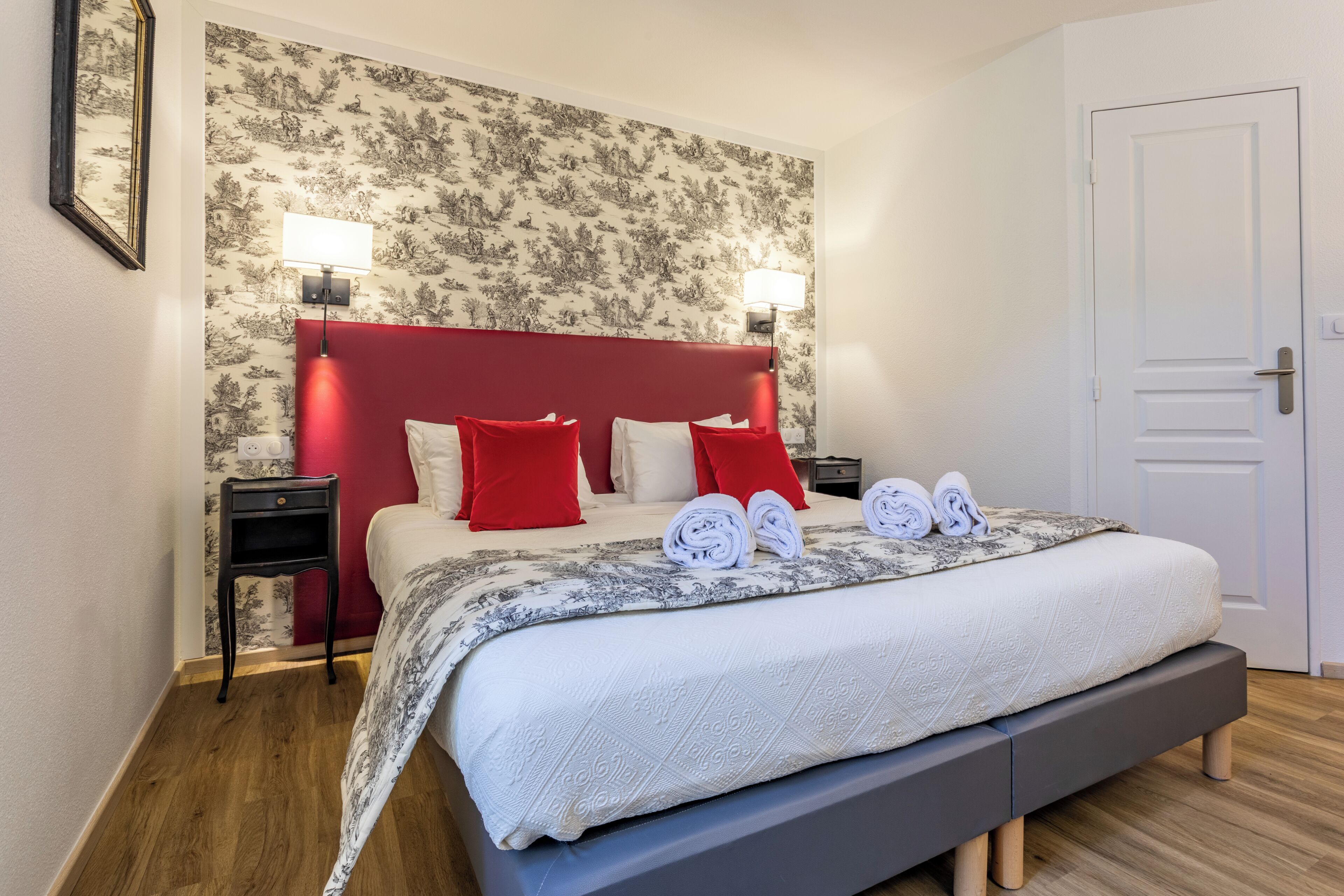 Premium Double Room | In-room safe, desk, soundproofing, iron/ironing board