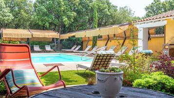 Outdoor pool, free pool cabanas, pool umbrellas