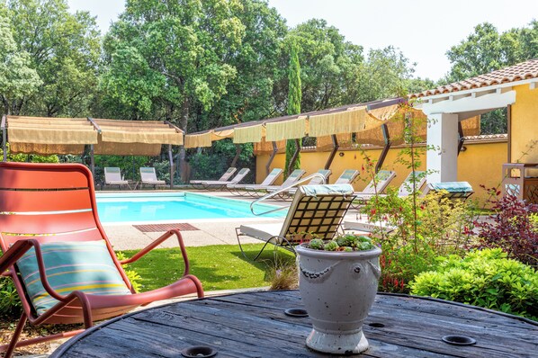 Outdoor pool, free pool cabanas, pool umbrellas