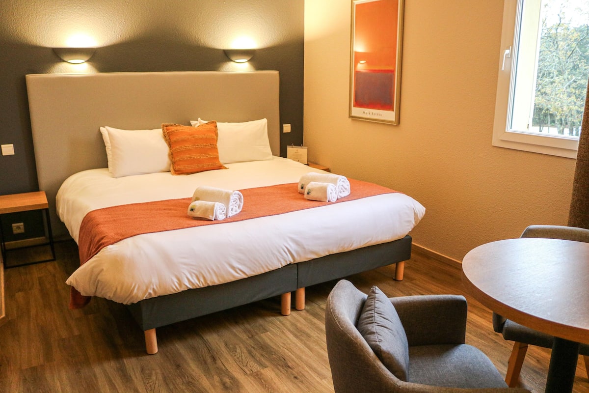 In-room safe, desk, soundproofing, iron/ironing board