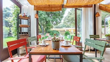 Daily buffet breakfast (EUR 18 per person)