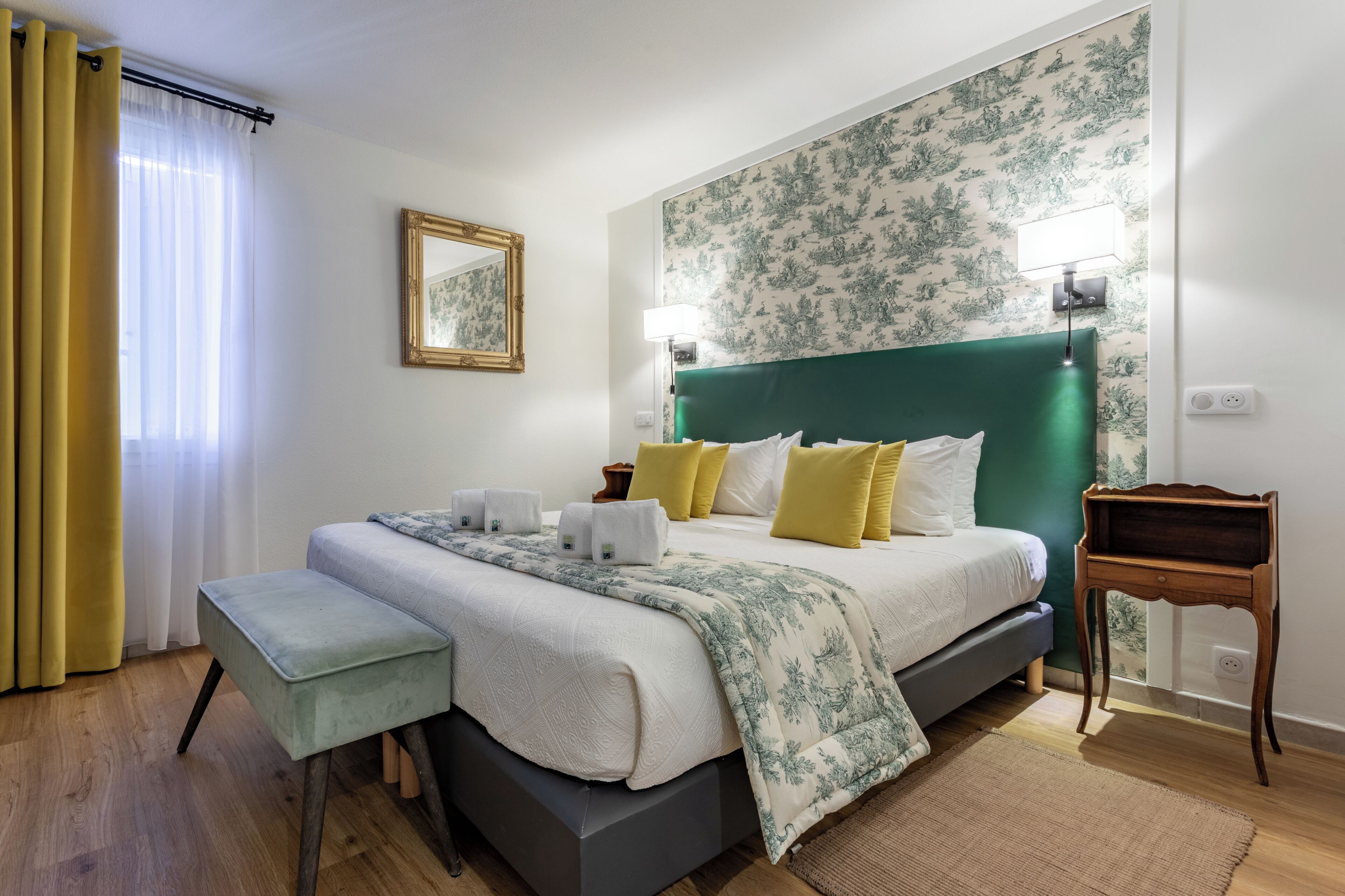 In-room safe, desk, soundproofing, iron/ironing board
