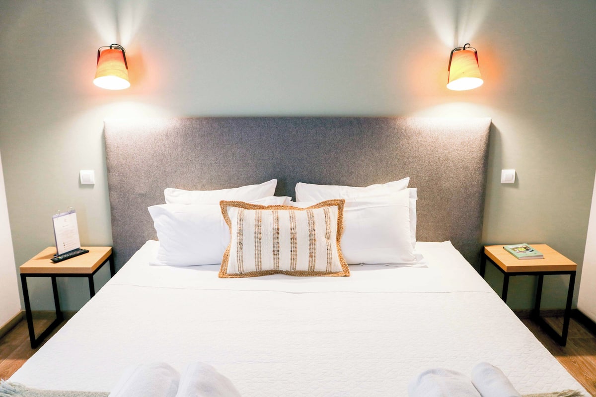 In-room safe, desk, soundproofing, iron/ironing board