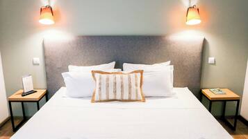 Zimmersafe, Schreibtisch, schallisolierte Zimmer, BĂŒgeleisen/BĂŒgelbrett