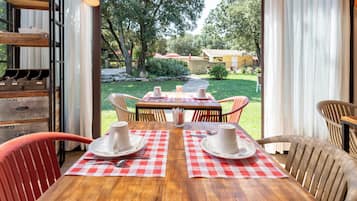Daily buffet breakfast (EUR 18 per person)
