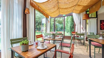 Daily buffet breakfast (EUR 18 per person)