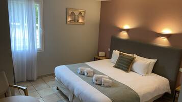 In-room safe, desk, soundproofing, iron/ironing board