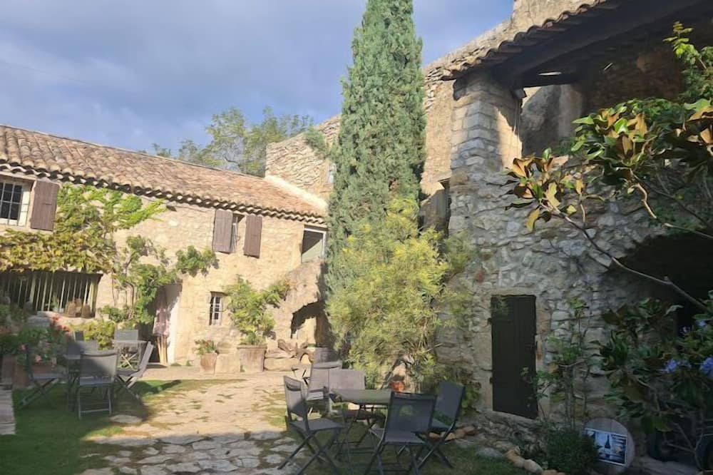 Logis Hôtel La Bastide de Grignan & Restaurant La Chênaie