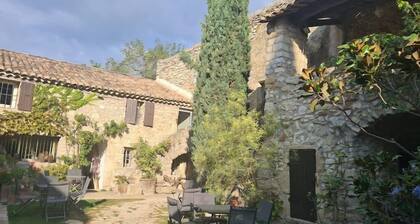 Logis Hôtel La Bastide de Grignan & Restaurant La Chênaie