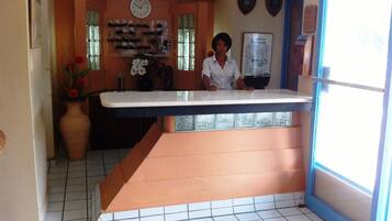 Mostrador para check-in y check-out