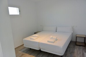 1 개의 침실, 고급 침구, 다리미/다리미판, 유아용 침대