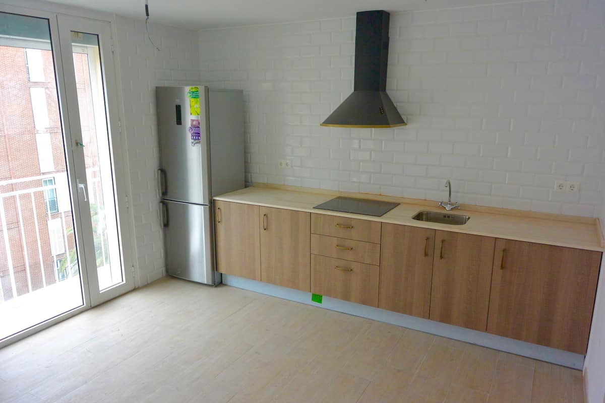 Full-sized fridge, stovetop, coffee/tea maker, cookware/dishes/utensils