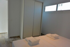 1 bedroom, premium bedding, iron/ironing board, cots/infant beds - UrbanLiving Soho (Malaga)