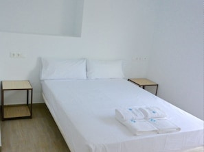 1 bedroom, premium bedding, iron/ironing board, cots/infant beds - UrbanLiving Soho (Malaga)