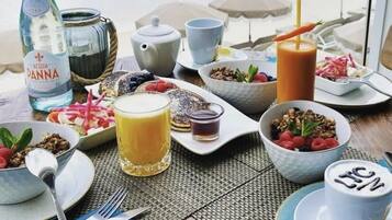 Petit déjeuner complet servi tous les jours en supplément