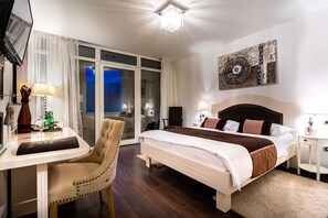 Double Room, Balcony, Sea View | Minibar, in-room safe, desk, blackout drapes