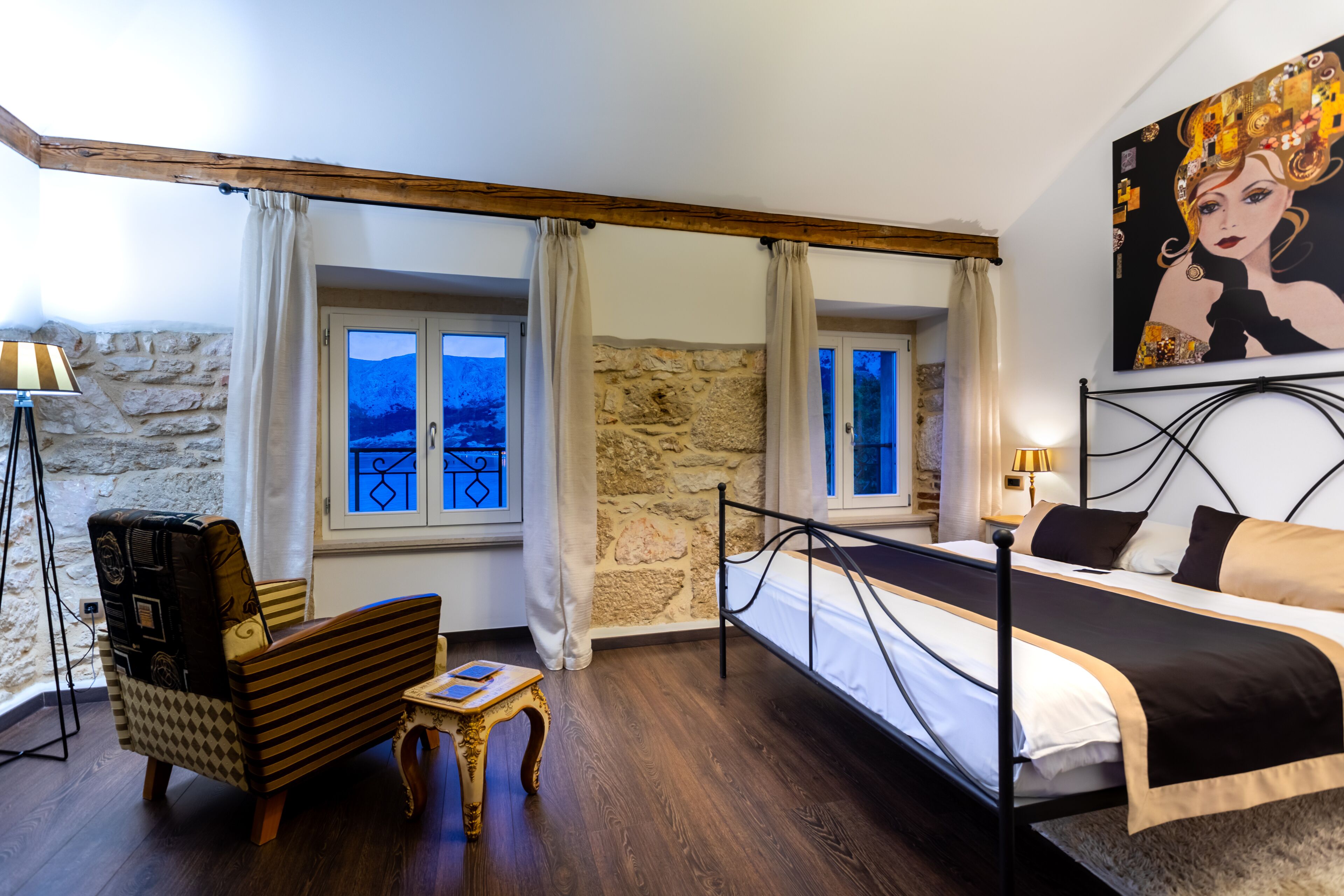 Habitación doble, vistas al mar | Minibar, caja fuerte, escritorio y cortinas opacas