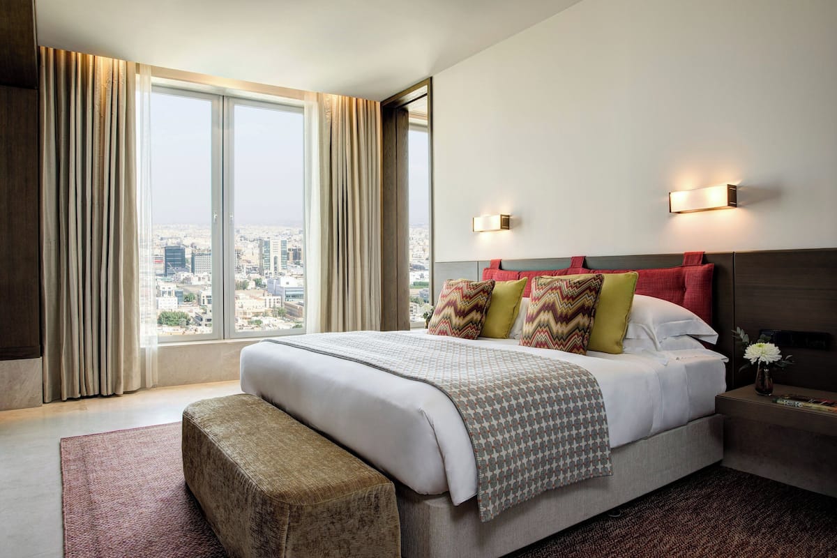 Panorama suite, 1 slaapkamer | Luxe beddengoed, donzen dekbedden, een minibar, een kluis op de kamer