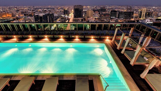 A rooftop pool with lounge chairs and a cityscape view. - Assila, a Luxury Collection Hotel, Jeddah (Jeddah)
