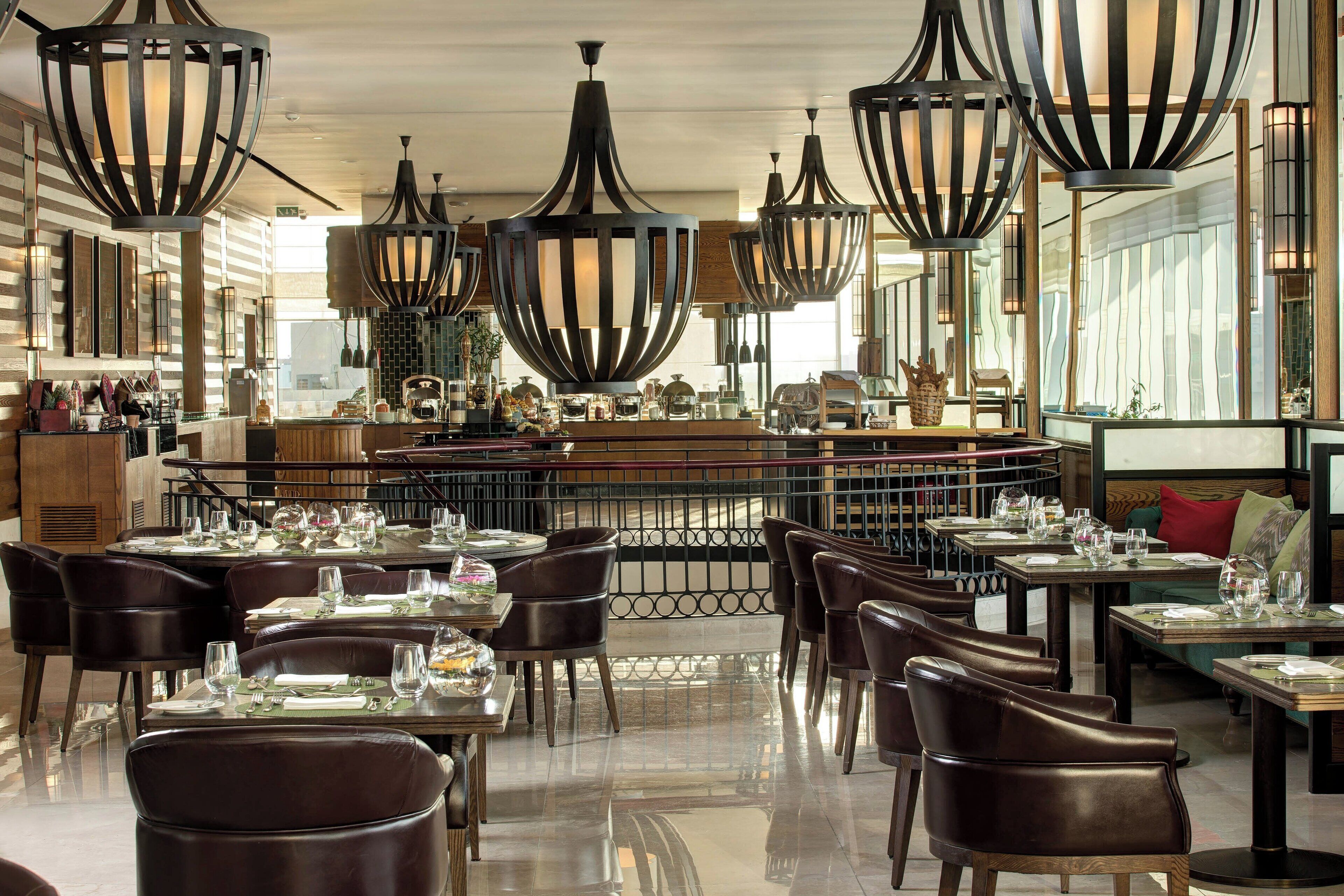 2 restaurants, breakfast served