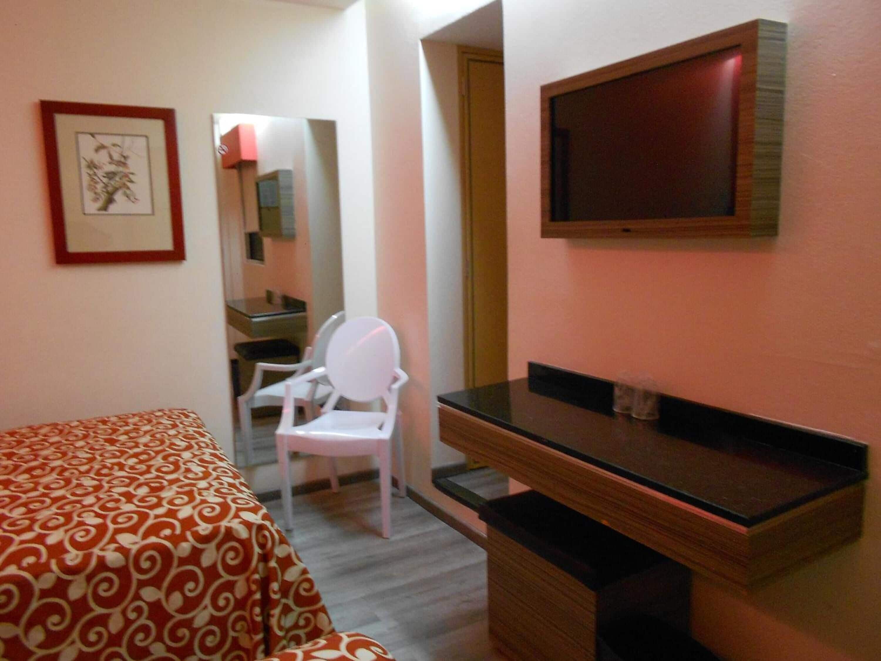 1 bedroom, premium bedding, in-room safe, free wifi