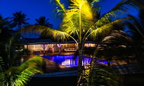 Outdoor pool, sun loungers - Pousada Brisas do Espelho (Porto Seguro)