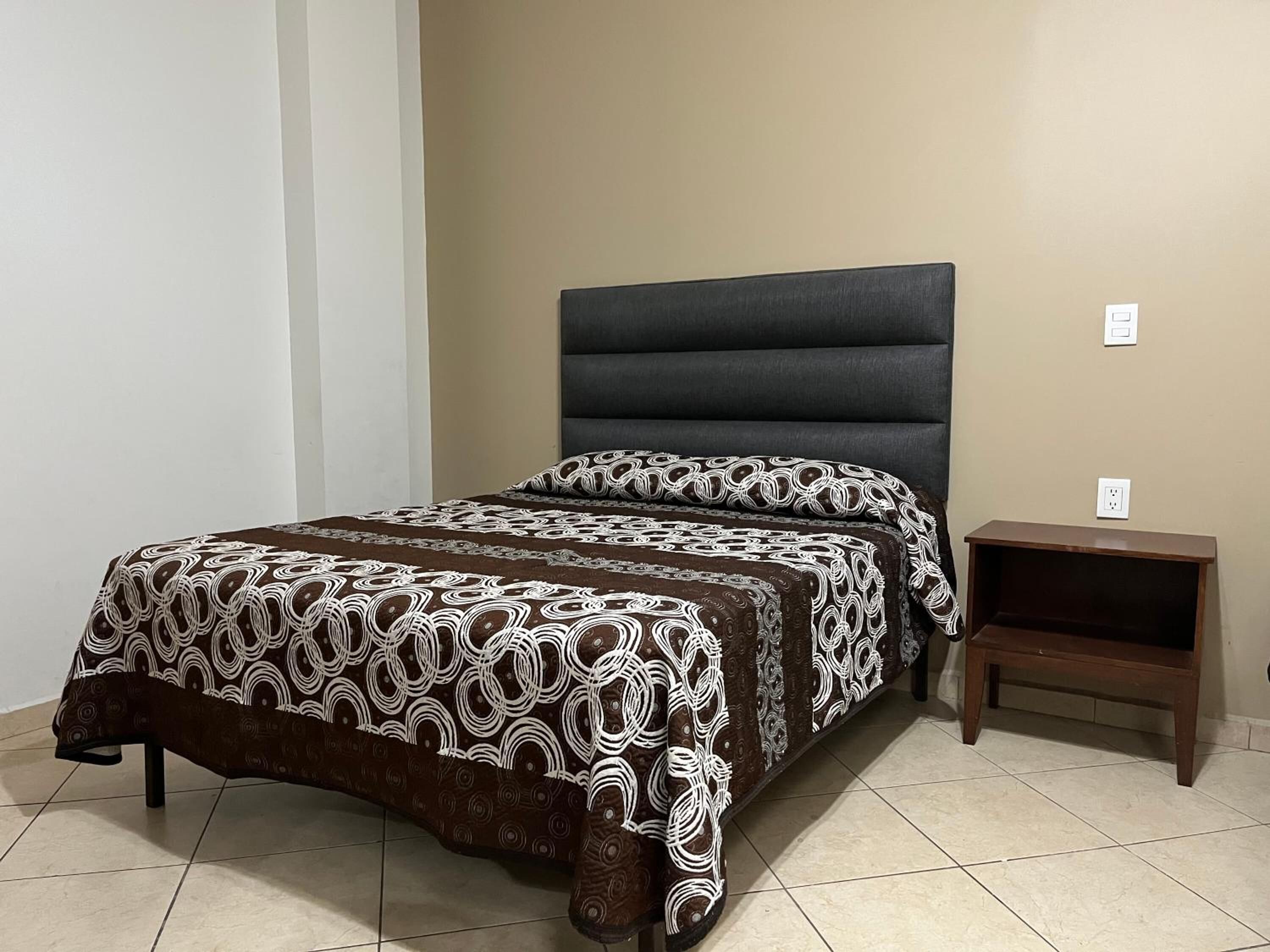 Caja de seguridad en la habitación, escritorio y wifi gratis 