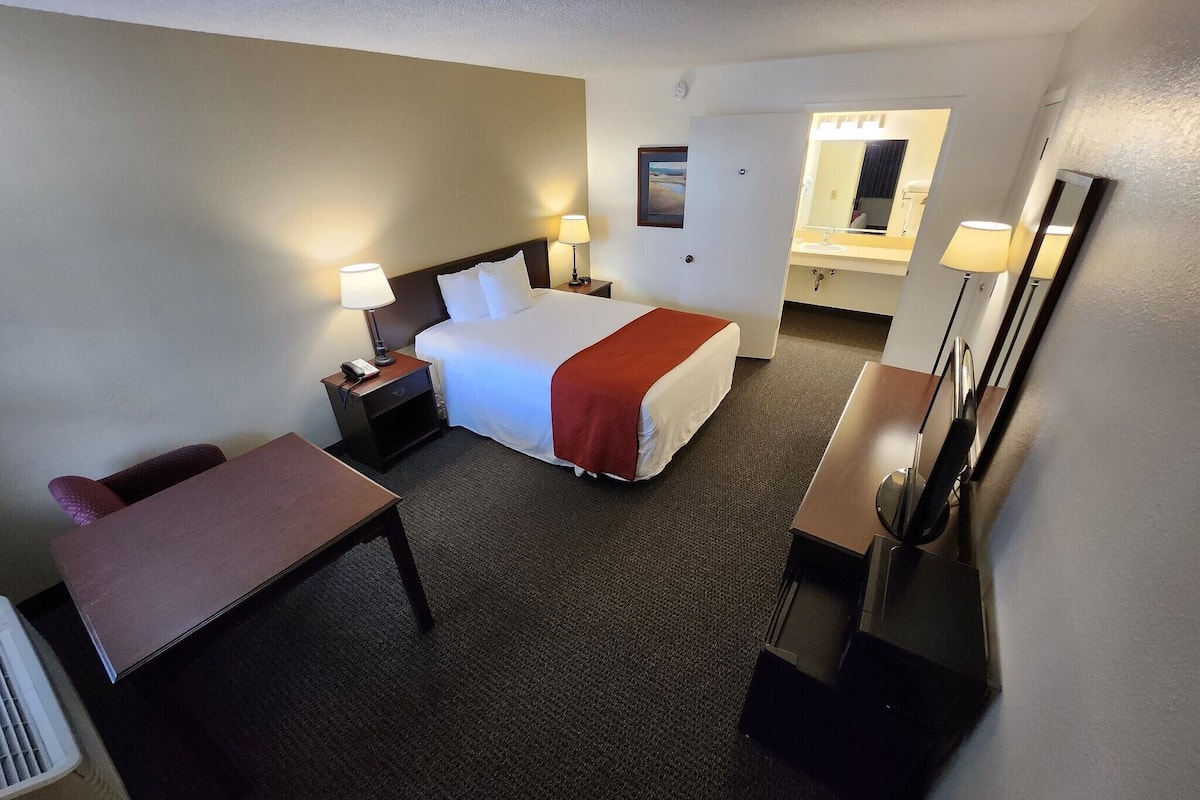 desk, blackout curtains, free wifi, bed sheets