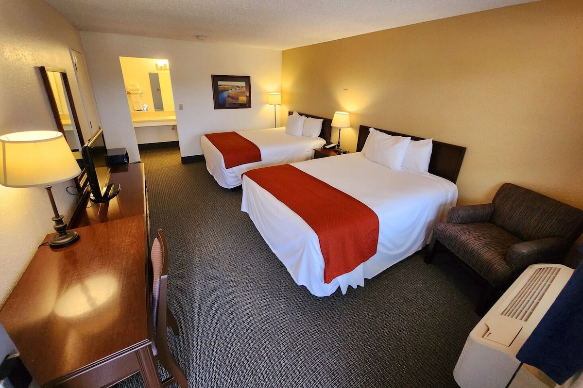 Desk, blackout curtains, free WiFi, bed sheets