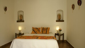 Palma Room | 1 bedroom, hypo-allergenic bedding available, Select Comfort beds - Casa los Arquitos (Oaxaca)