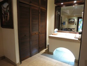 Double Room | Living area | Flat-screen TV - Hacienda Hotel (Reynosa)