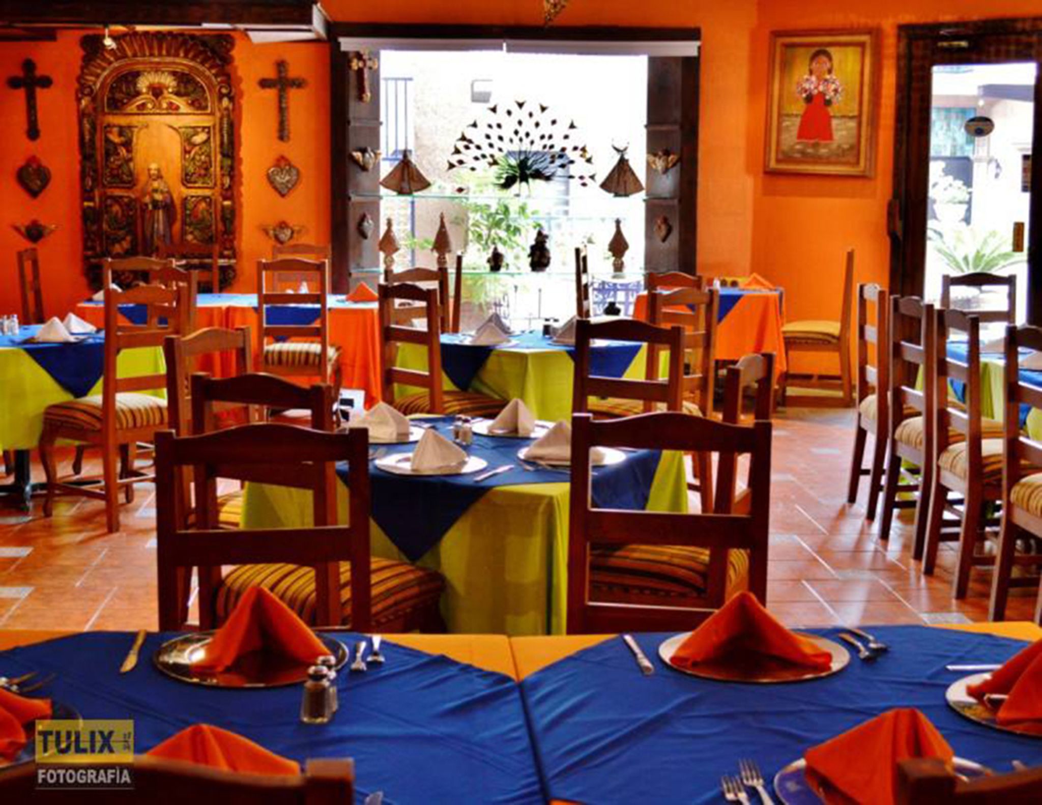 Breakfast, lunch, dinner served; international cuisine 