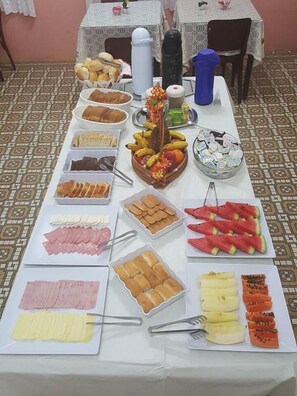 Tägliches inbegriffenes Frühstücksbuffet