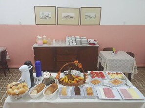 Free daily buffet breakfast - Hotel Palácio (Porto Alegre)