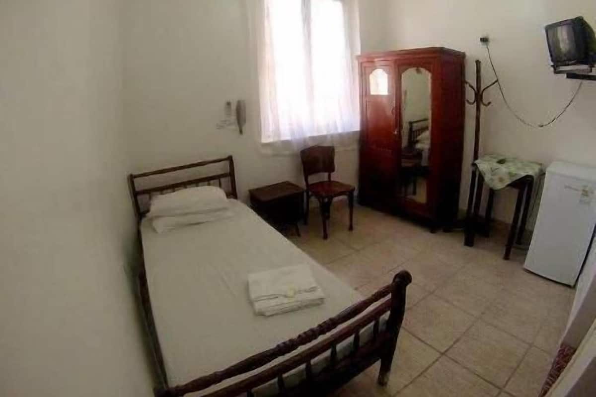 Minibar, escritorio, cortinas blackout y wifi gratis 