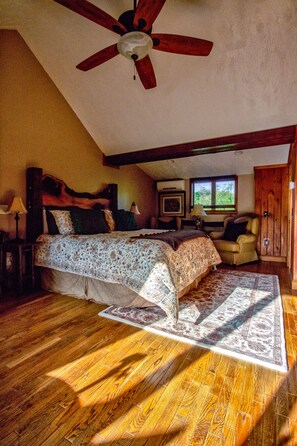 Iron/ironing board, free WiFi - Saint Huberts Lodge (Marlboro)