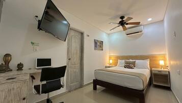 Chambre Double | Coffres-forts dans les chambres, Wi-Fi gratuit, draps fournis