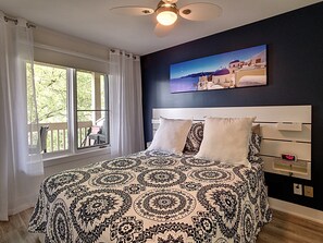 Premium bedding, soundproofing, iron/ironing board, free WiFi