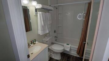Comfort Double Room | Bathroom | Combined shower/bathtub, free toiletries, towels, soap