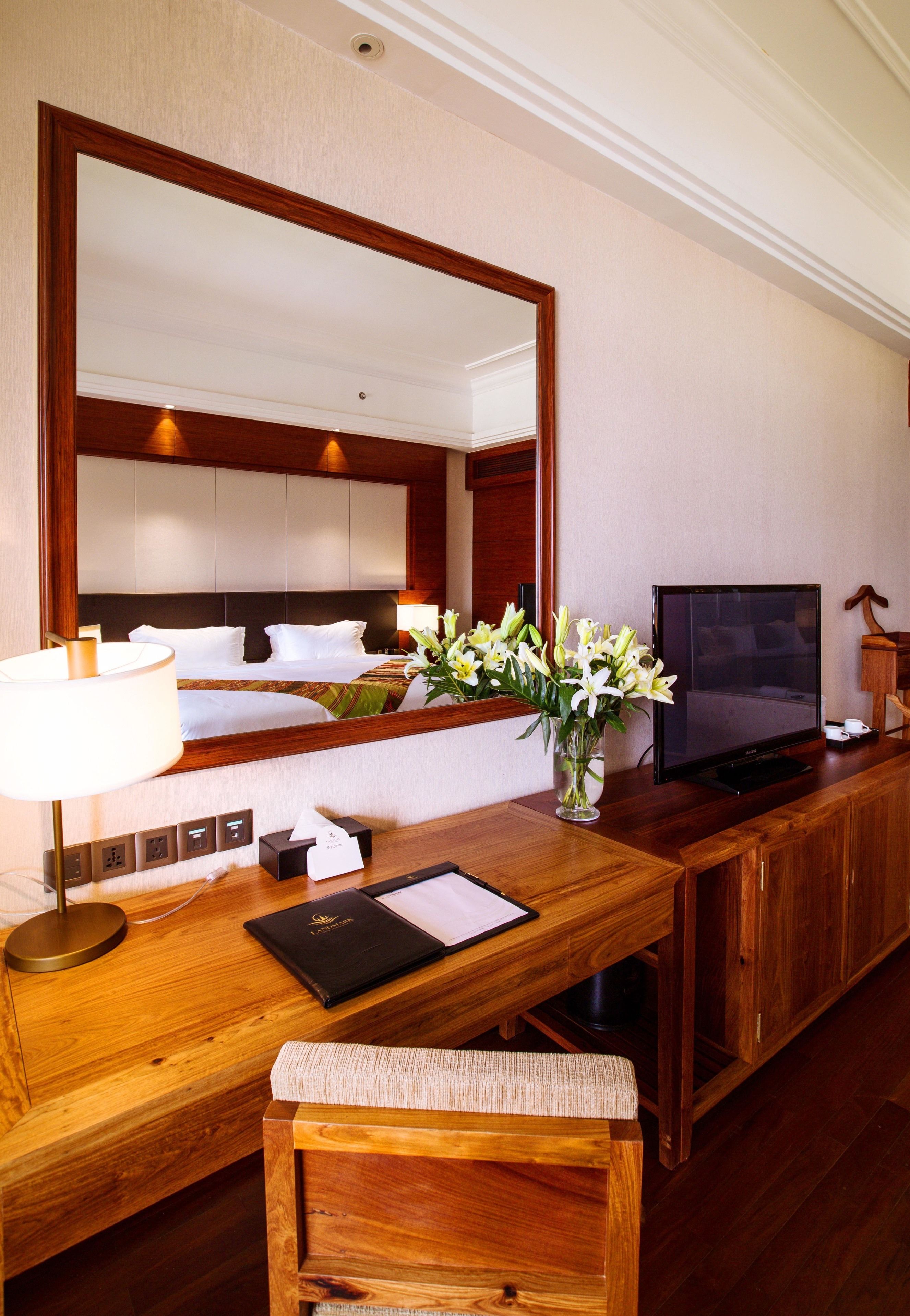 minibar, in-room safe, desk, blackout curtains