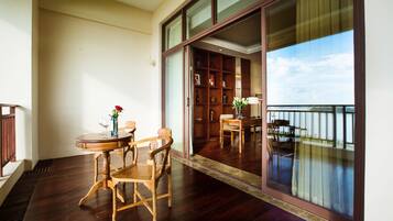 Suite ejecutiva, 1 habitación, balcón, vistas al río | Terraza o patio
