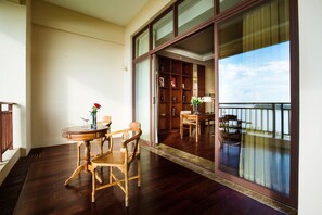 Executive Suite, 1 Bedroom, Balcony, River View | Terrace/patio - Landmark Mekong Riverside Hotel (Vientiane)