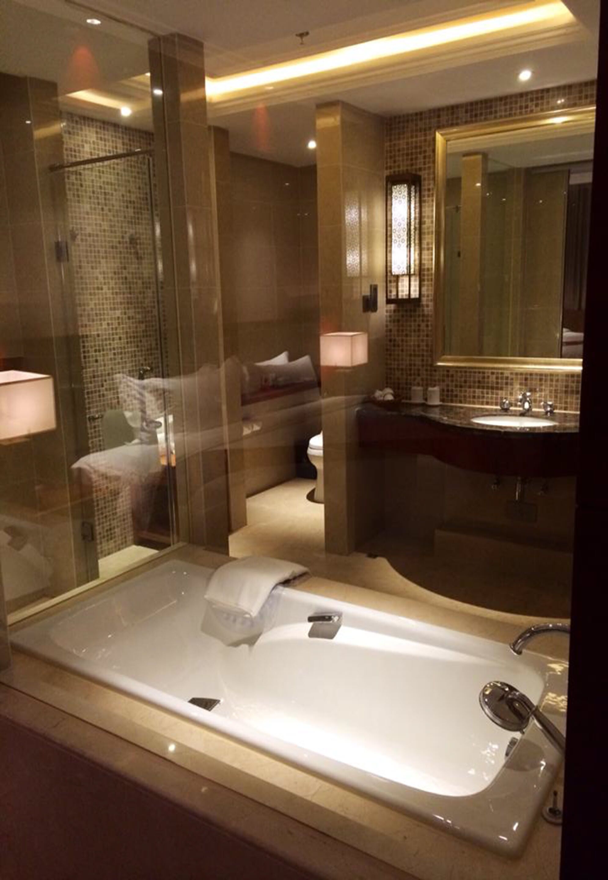 combined shower/bathtub, deep-soaking bathtub, free toiletries