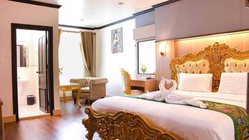 Studio Suite | Minibar, in-room safe, desk, free WiFi