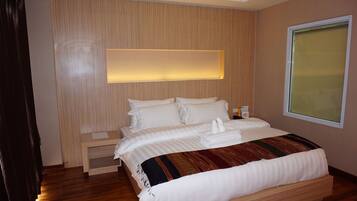 Deluxe Double | Minibar, in-room safe, desk, rollaway beds