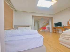 Apartamento (Duplex) | Ropa de cama de alta calidad, minibar, escritorio